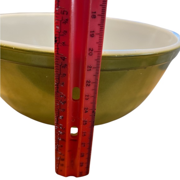 Vintage Pyrex 403 Avocado Green 2.5 Qt Mixing Bowl – 1970s - Picture 10 of 10